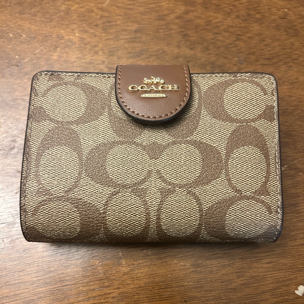 NWOT Coach Tan and Brown Signature Wallet